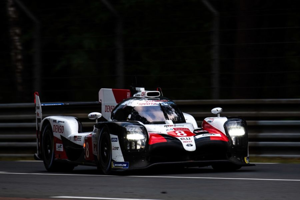 24u van Le Mans: Toyota nadert 1-2, Nederlander ruikt winst