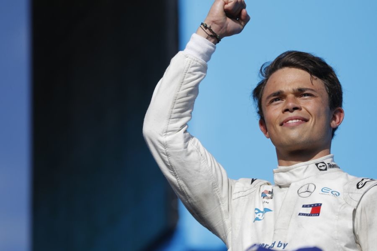 VIDEO: Zo sleepte De Vries zijn wereldtitel in de Formule E binnen