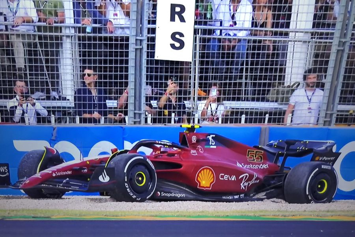 Carlos Sainz cae en la trampa de grava en Australia