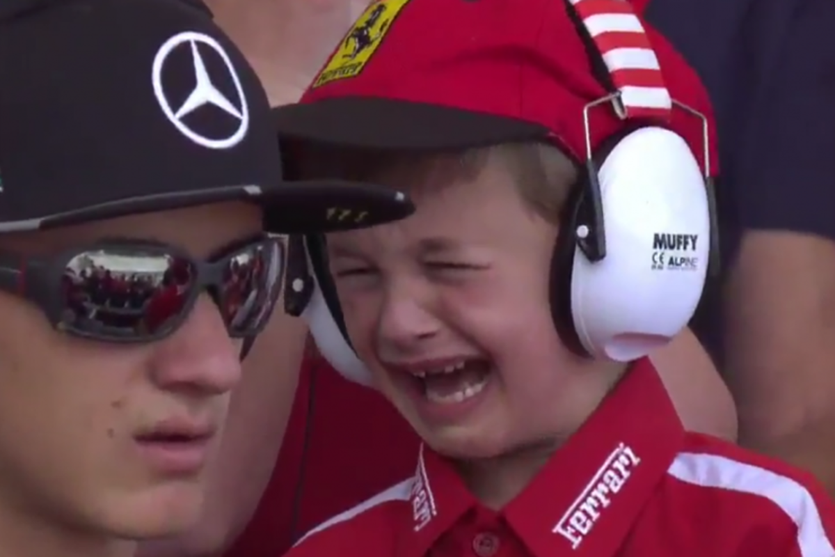 VIDEO: Jongetje huilt om crash Räikkönen, krijgt meet and greet