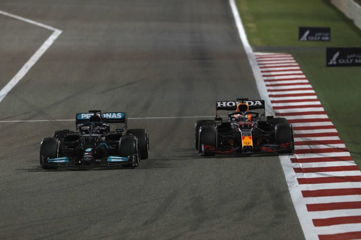 Verstappen over track limits in Bahrein: 'Vreemd dat het in de race werd losgelaten'