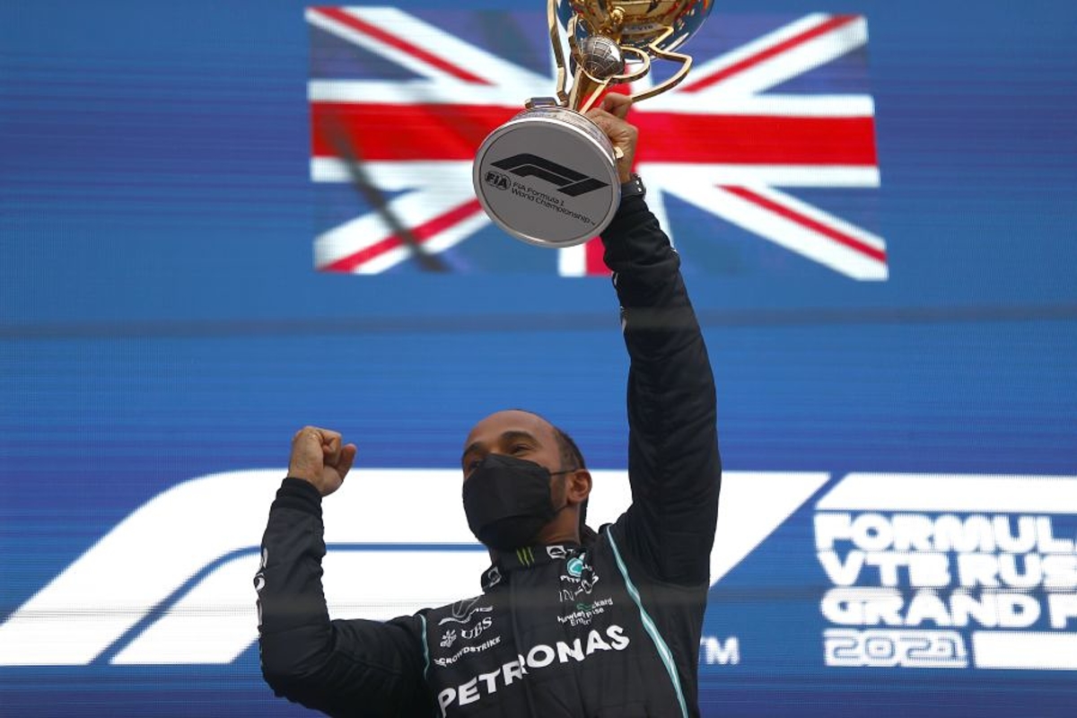 Hamilton begrijpt het niet: "Best wel apart dat ik al die jaren nooit voor Ferrari heb gereden"