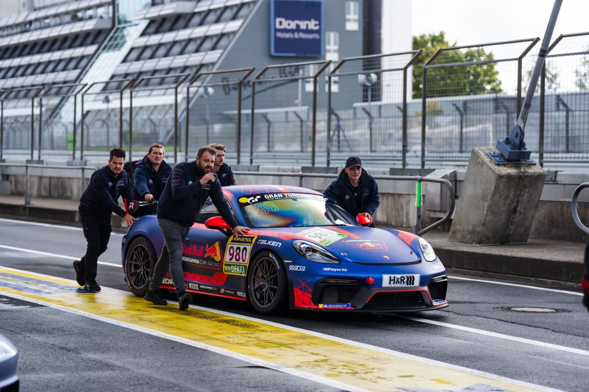 Verstappen, GT4, Credits: Porsche AG
