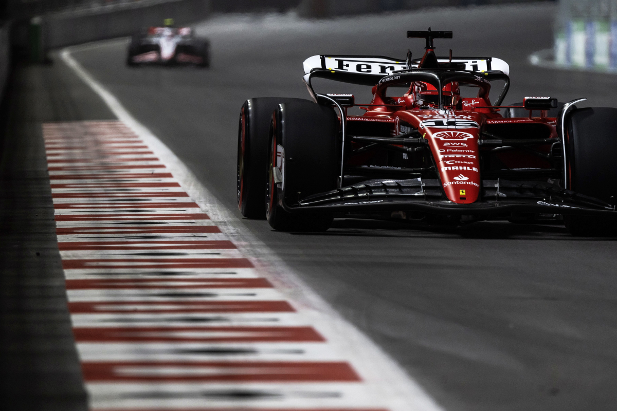 Ferrari sterk tijdens tweede training in Vegas: Leclerc en Sainz 1-2, Verstappen zesde
