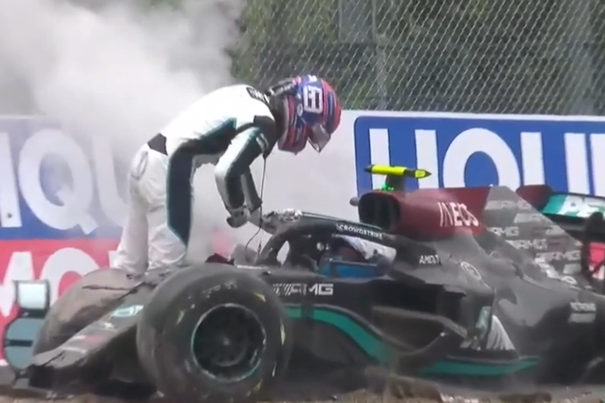 Ongecensureerde boordradio's: Russell en Bottas woedend na crash in Imola