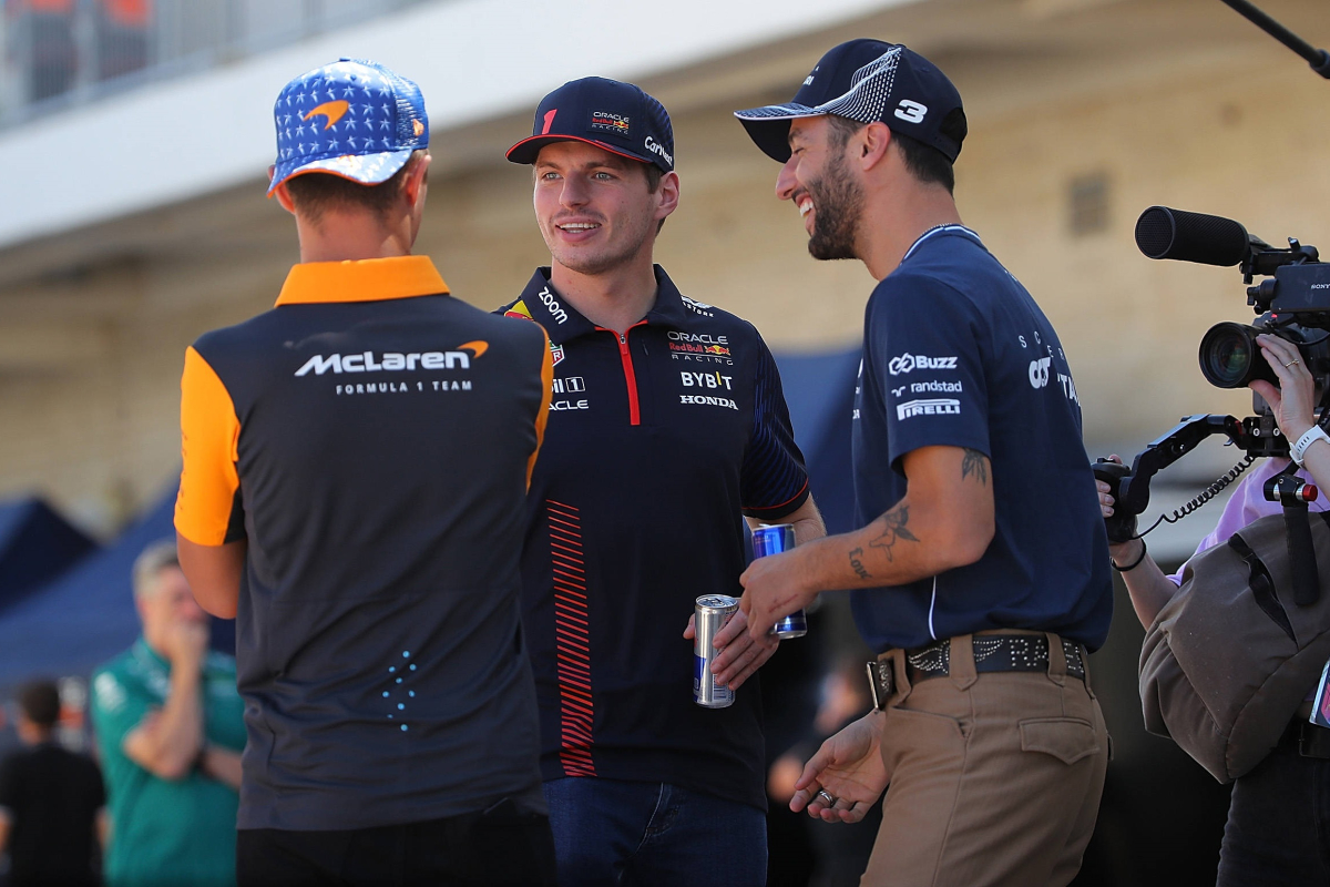 Ricciardo neemt Verstappen in bescherming: "Er gebeurde niks gevaarlijks"