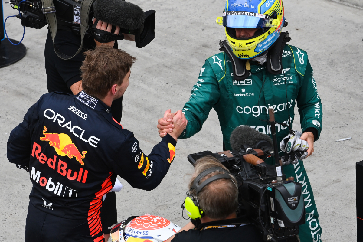Verstappen interviewt Alonso na Abu Dhabi: 'We gaan samen GT3-auto's testen'