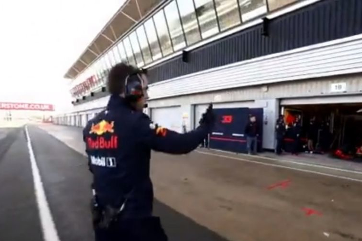 VIDEO: Max Verstappen voor het eerst de baan op met RB15