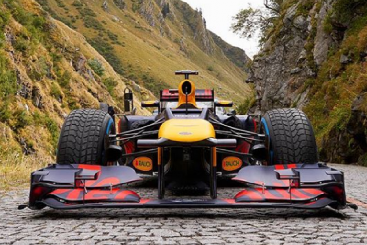 Prachtige foto van de RB8 in de bergen