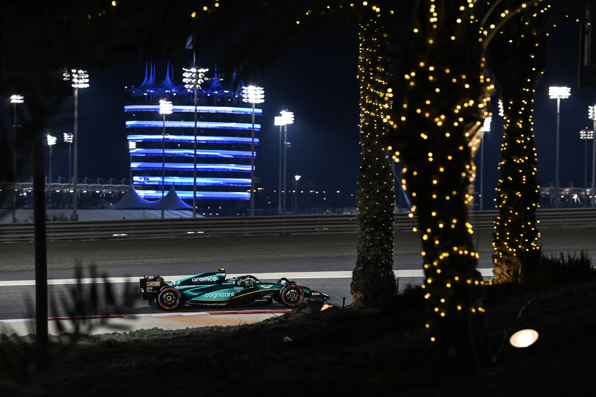 Tweede vrije training Grand Prix Bahrein: Alonso klokt snelste tijd in strijd met Verstappen