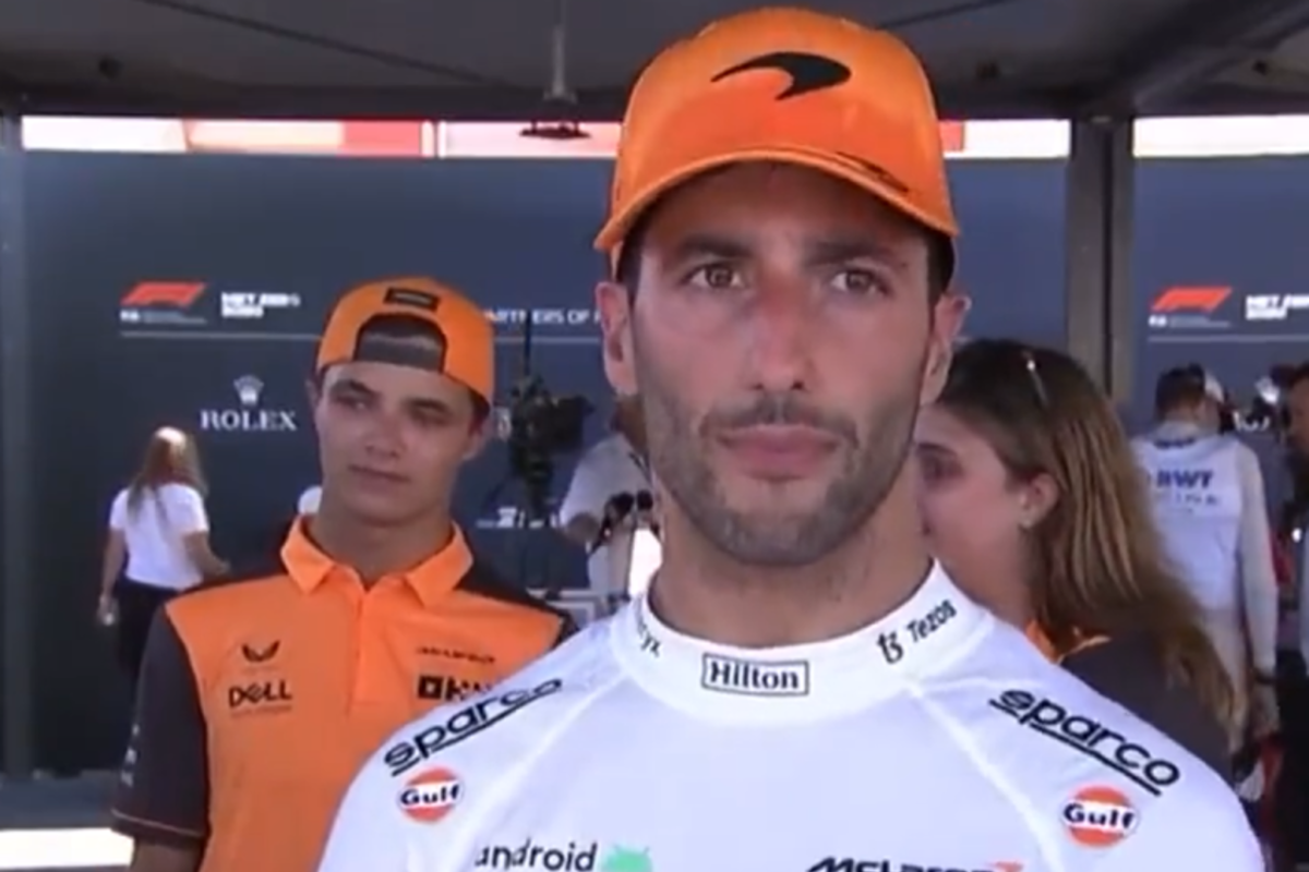 VIDEO: Ricciardo blundert in het Italiaans en noemt Norris een "sh**head!"