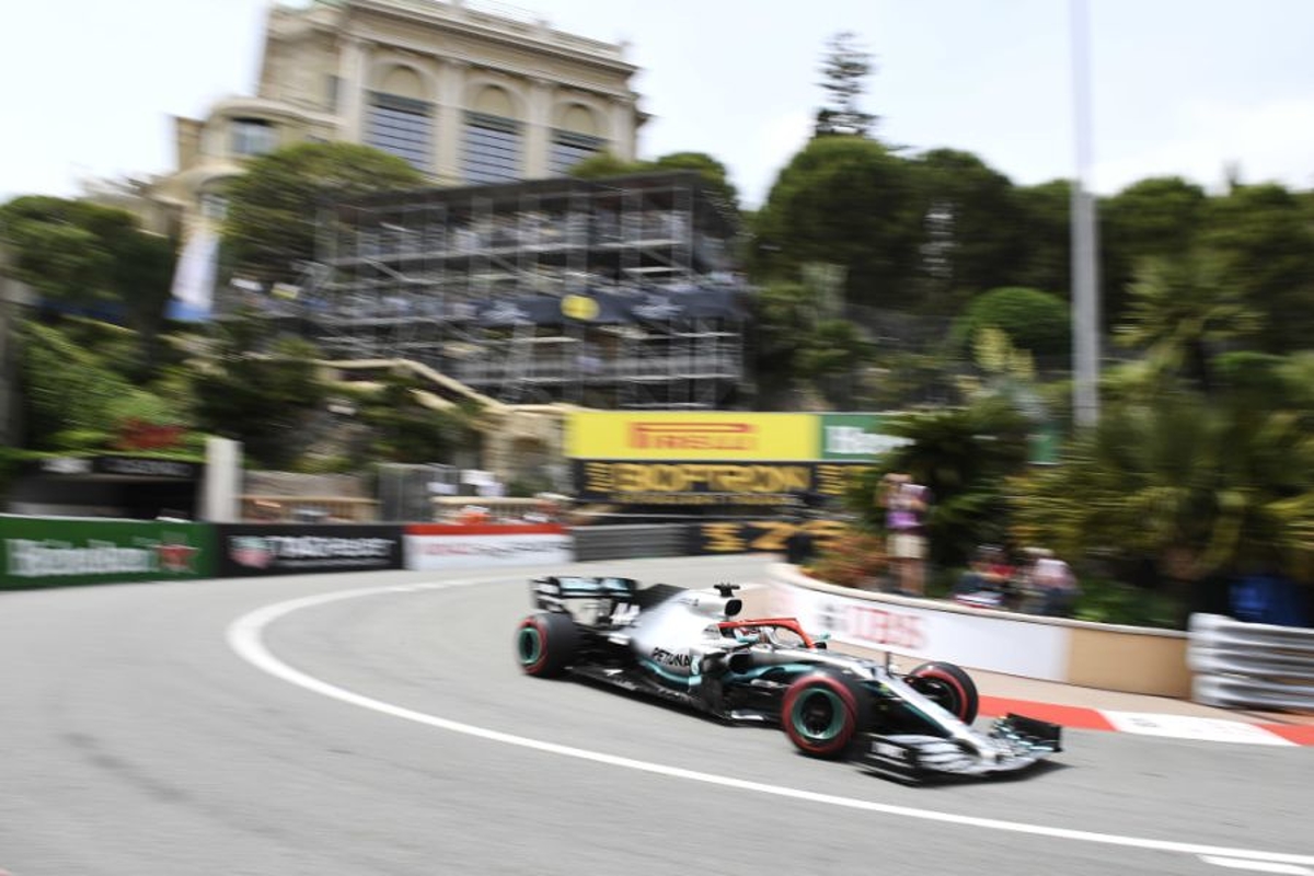 Hamilton races in Monaco with Lauda helmet design
