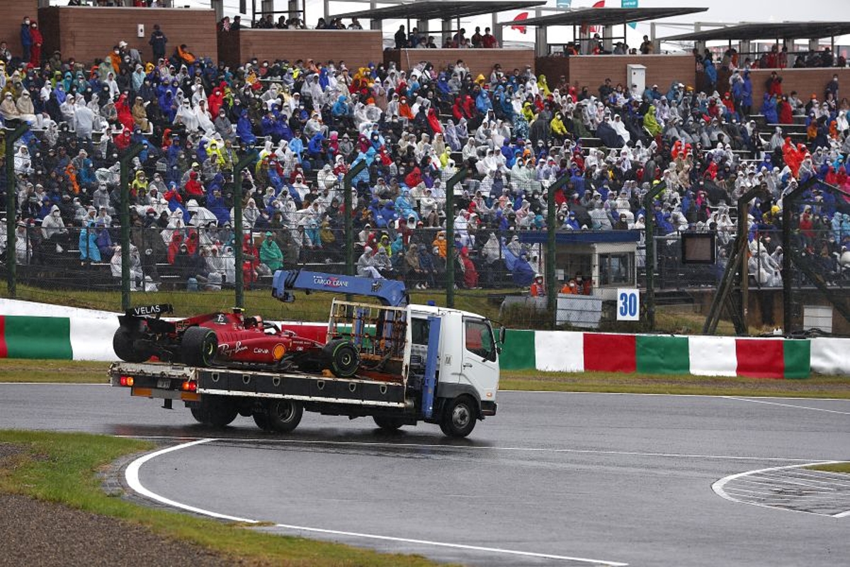 VIDEO: ¡Casi atropellan a un comisario en Suzuka!