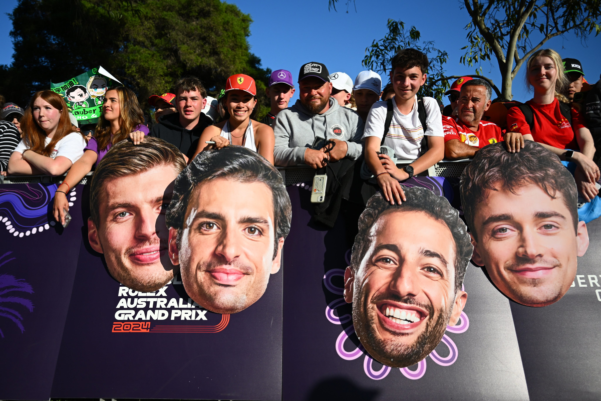 LIVE (gesloten) | Grand Prix van Australië: Sainz aan de leiding, race eindigt met VSC na crash Russell