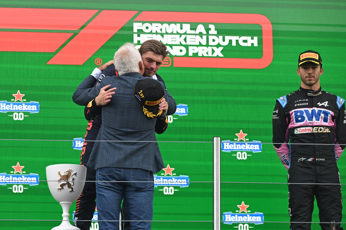 Dilano van 't Hoff's father in emotional podium tribute with Verstappen