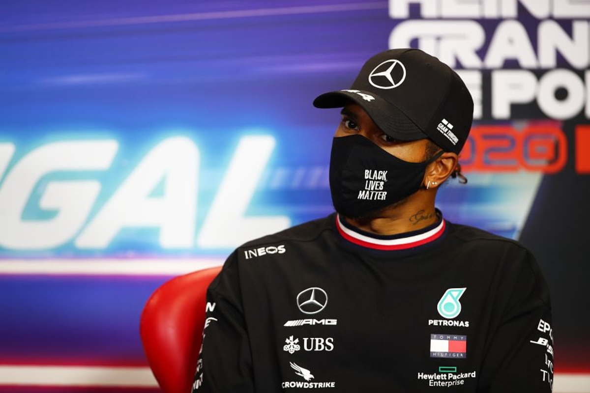 Hamilton over toekomst bij Mercedes: "Onderhandelingen momenteel niet mijn prioriteit"