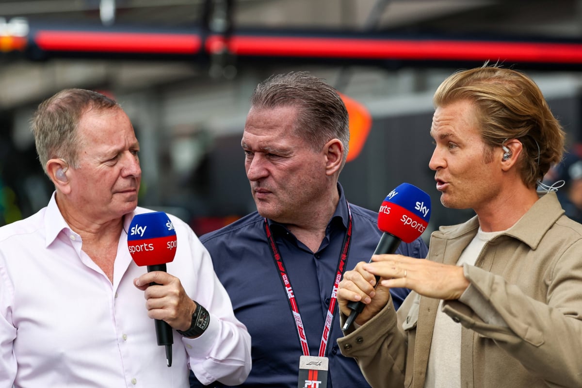 Nico Rosberg and Martin Brundle on an F1 gridwalk with Jos Verstappen between them