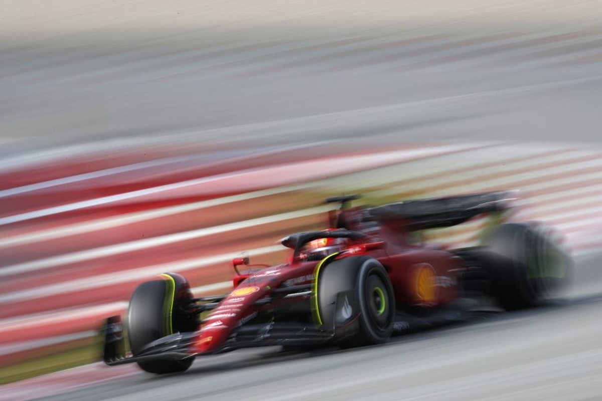 Día 2: Leclerc, el más rápido para Ferrari mientras el Red Bull de Checo da problemas