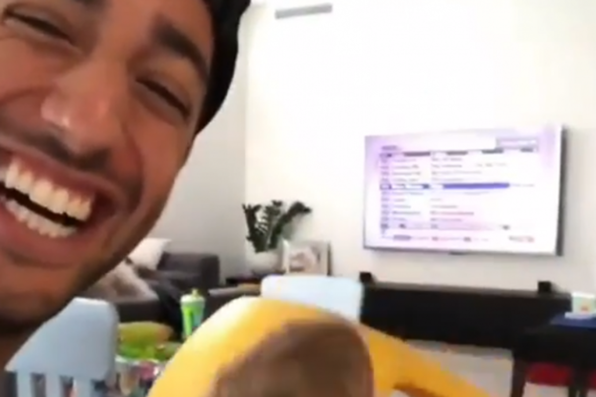 HAHA! Ricciardo is een waardeloze oppas