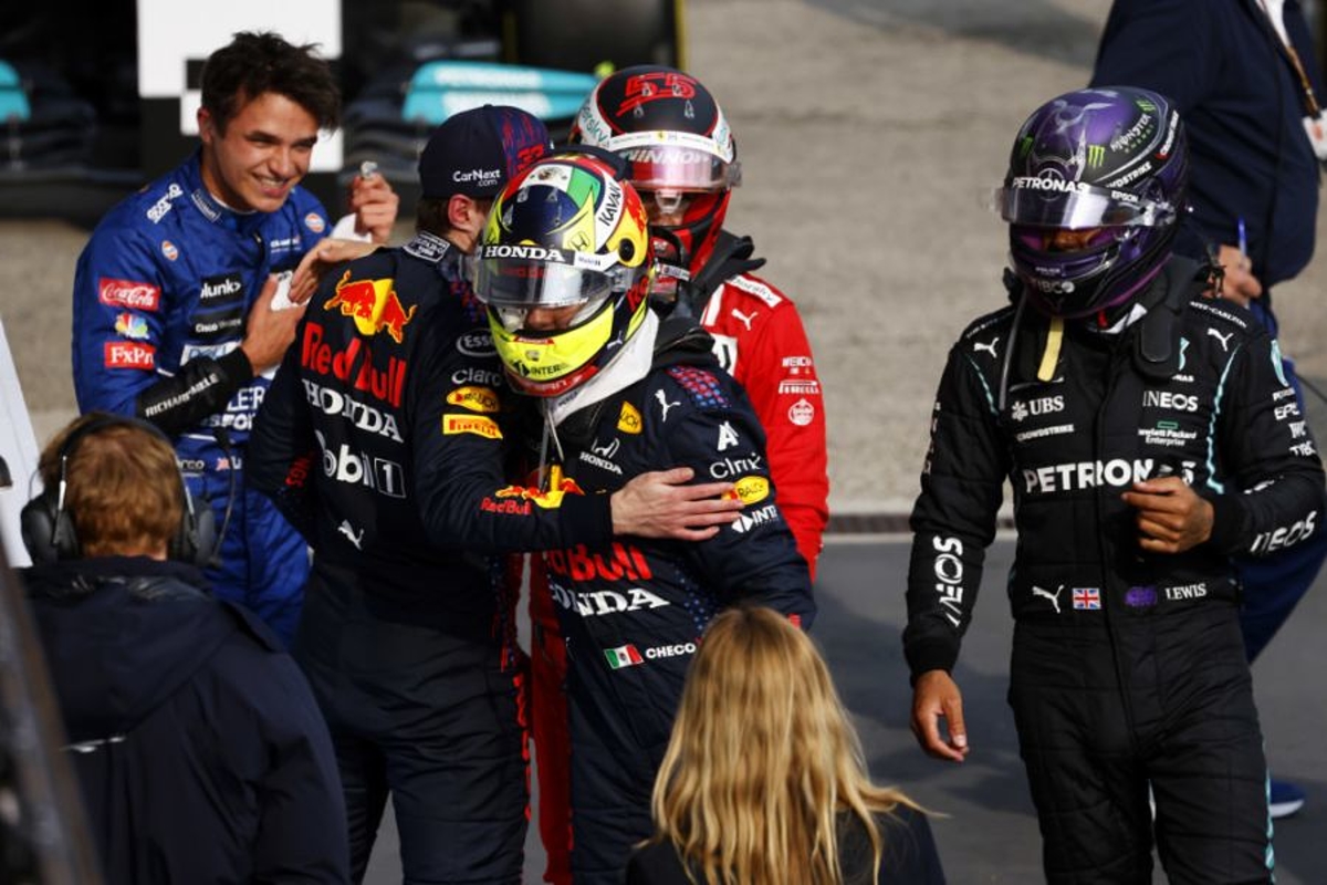Pérez onder de indruk van Verstappen: 'Hij doet dat niet, in tegenstelling tot andere coureurs'