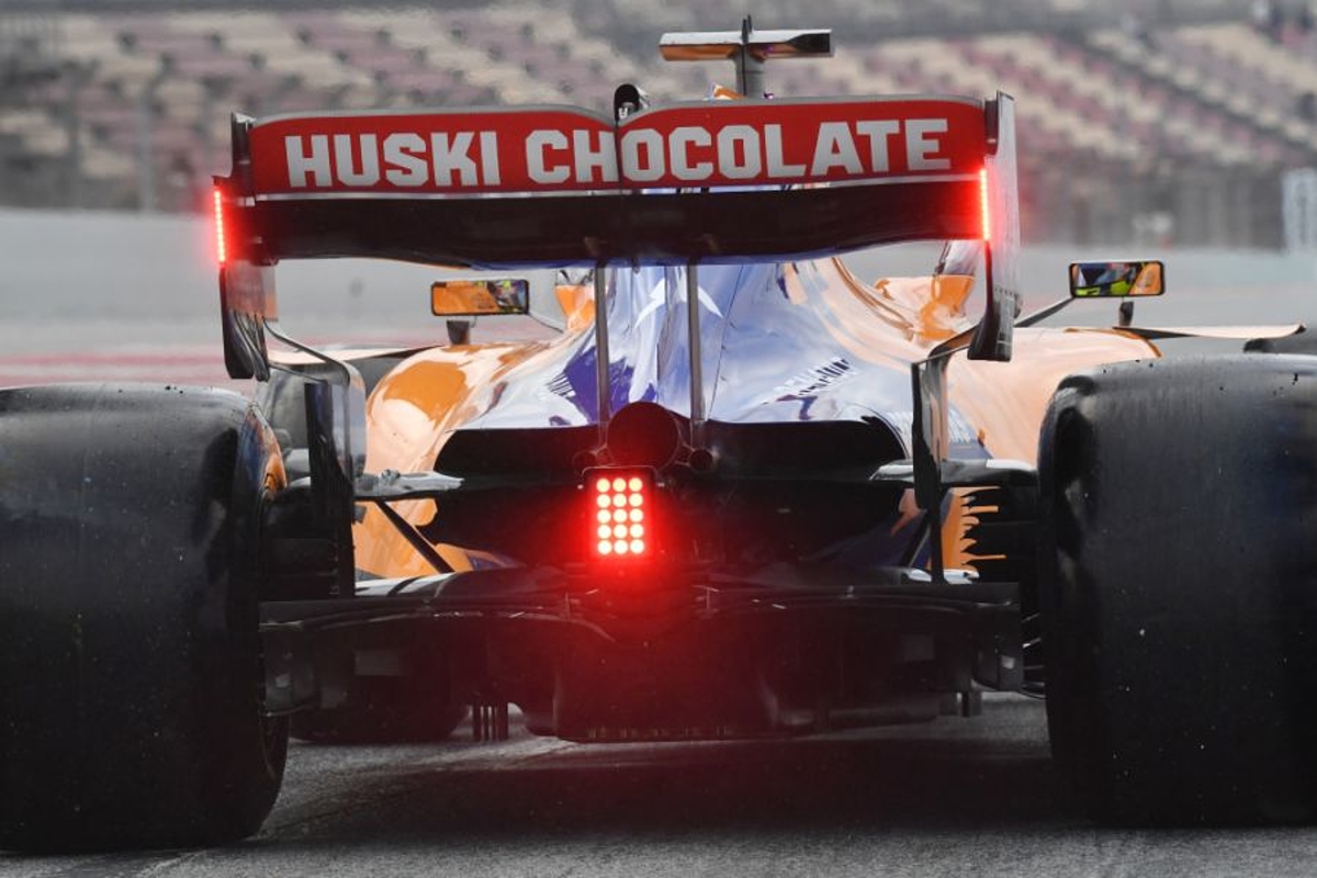 Welke functies heeft het achterlicht op een Formule 1-auto?