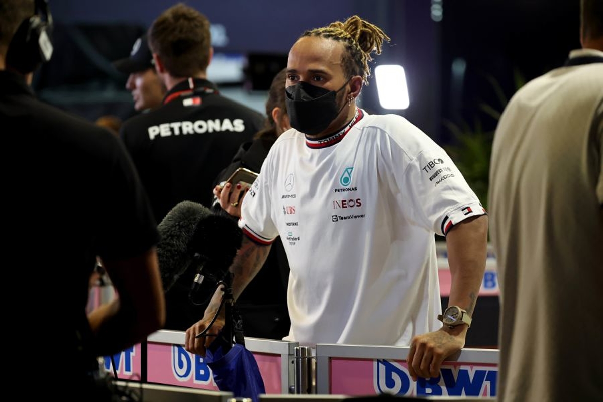 Hamilton let niet op Verstappen: "Kon de Haas niet eens bijhouden"