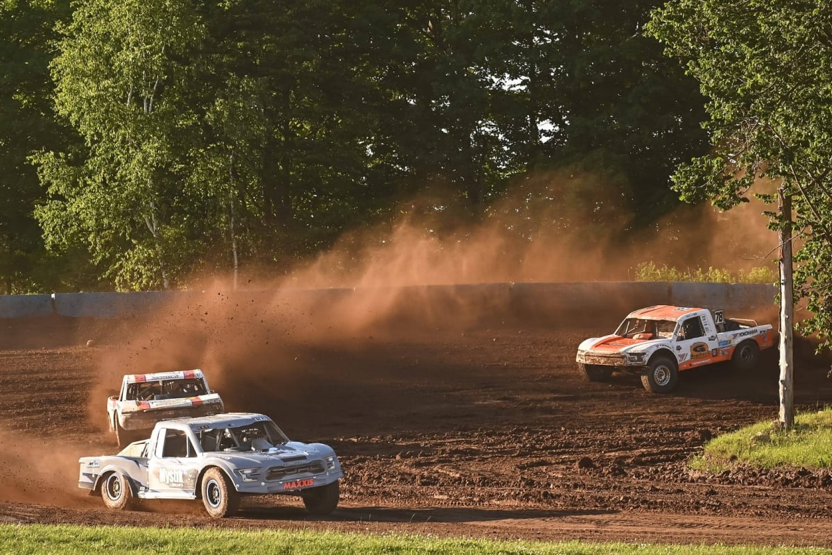 An image of a dirt race at Crandon International Off Road Raceway