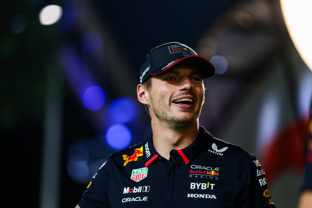 Verstappen grapt over FIA-soap tijdens livestream: "Mijn pikhouweel is fucked!"