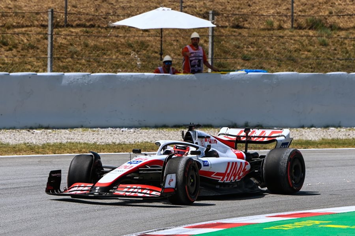 Magnussen U-turn after Hamilton crash accusation