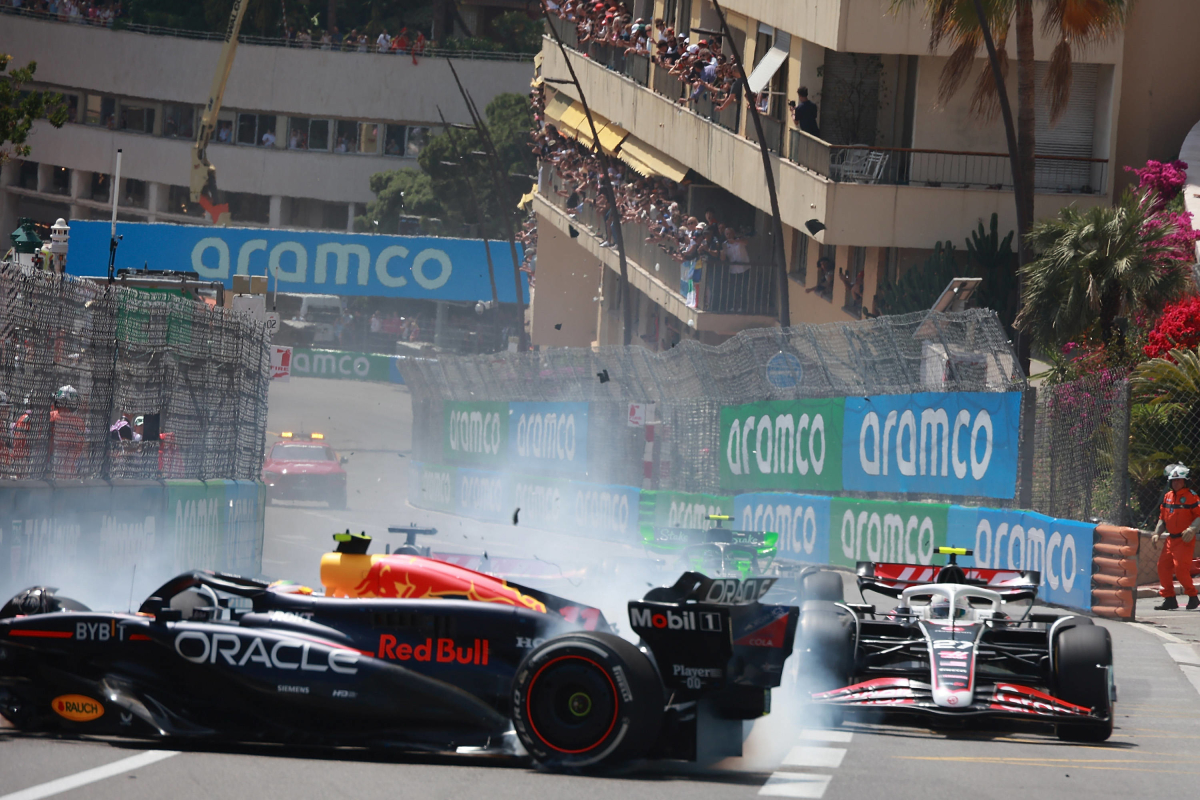 Coureurs uiten via boardradio hun zorgen na stevige crash in Monaco | F1 Shorts
