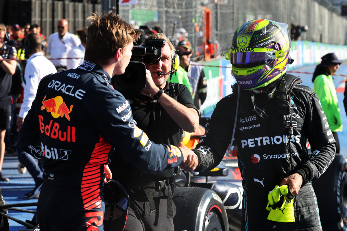 Max Verstappen va por la marca de pole positions de Lewis Hamilton