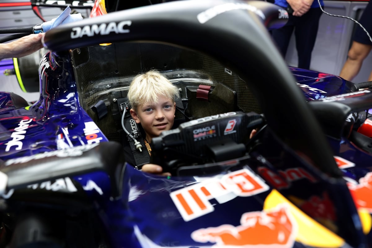 Raikkonen in RB22 of Verstappen