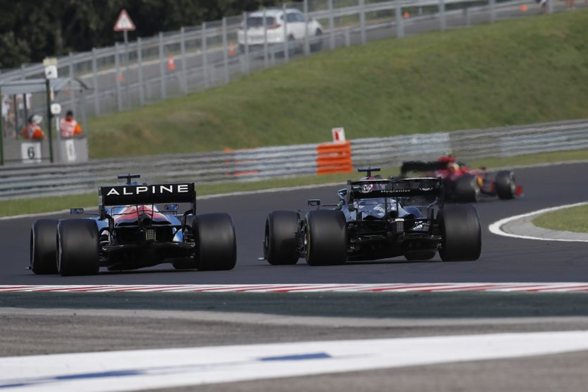 Alonso over gevecht met Hamilton in Hongarije: "Hij maakte steeds dezelfde fouten"