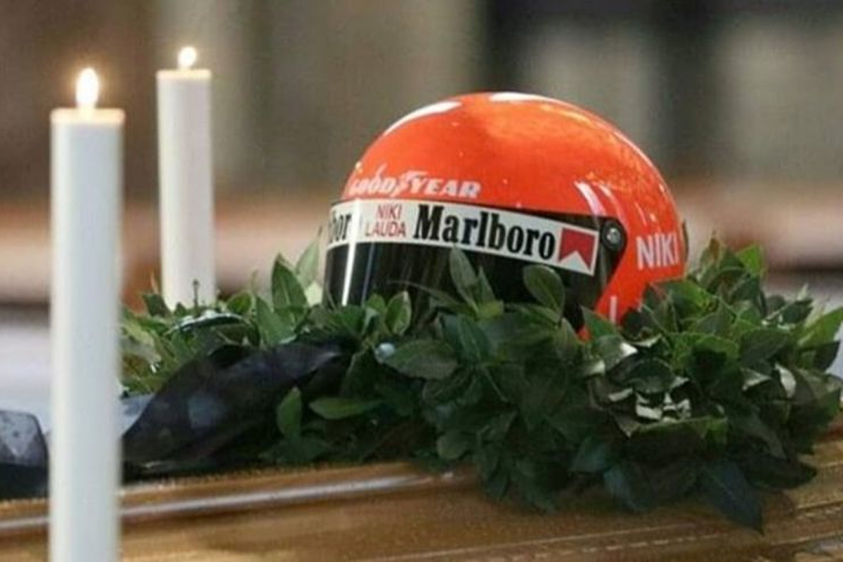 F1 fans pay last respects to Lauda