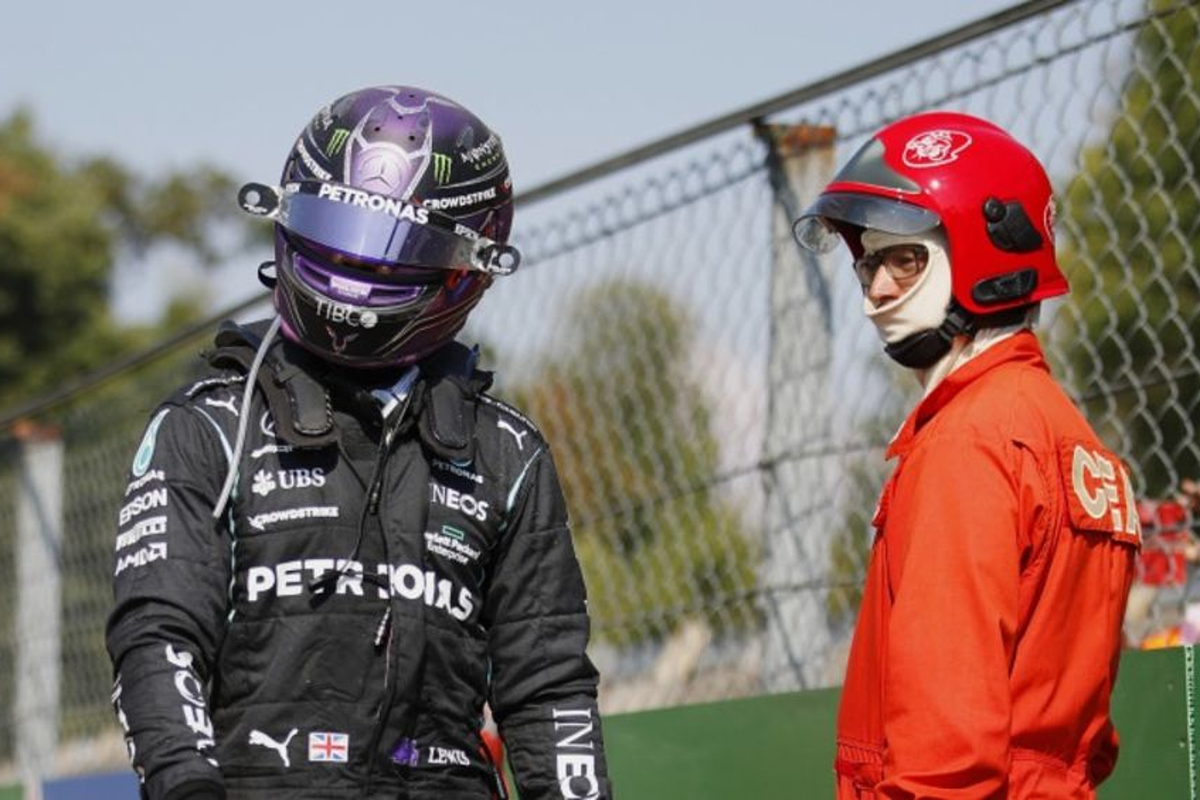 Hamilton reageert op social media op crash met Verstappen: 'Iemand waakte over me'