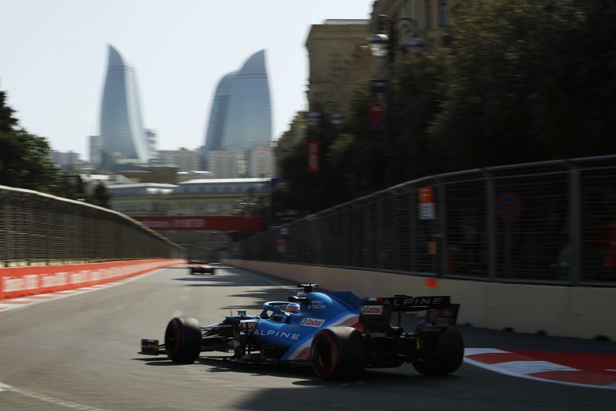 Alonso hekelt regelgeving in F1 rond crashes in kwalificatie: 'Het is oneerlijk'