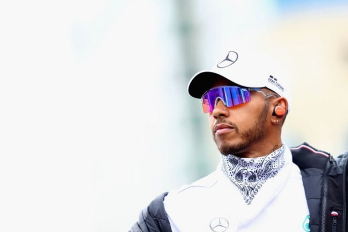 Hamilton keeping Mercedes waiting over new deal