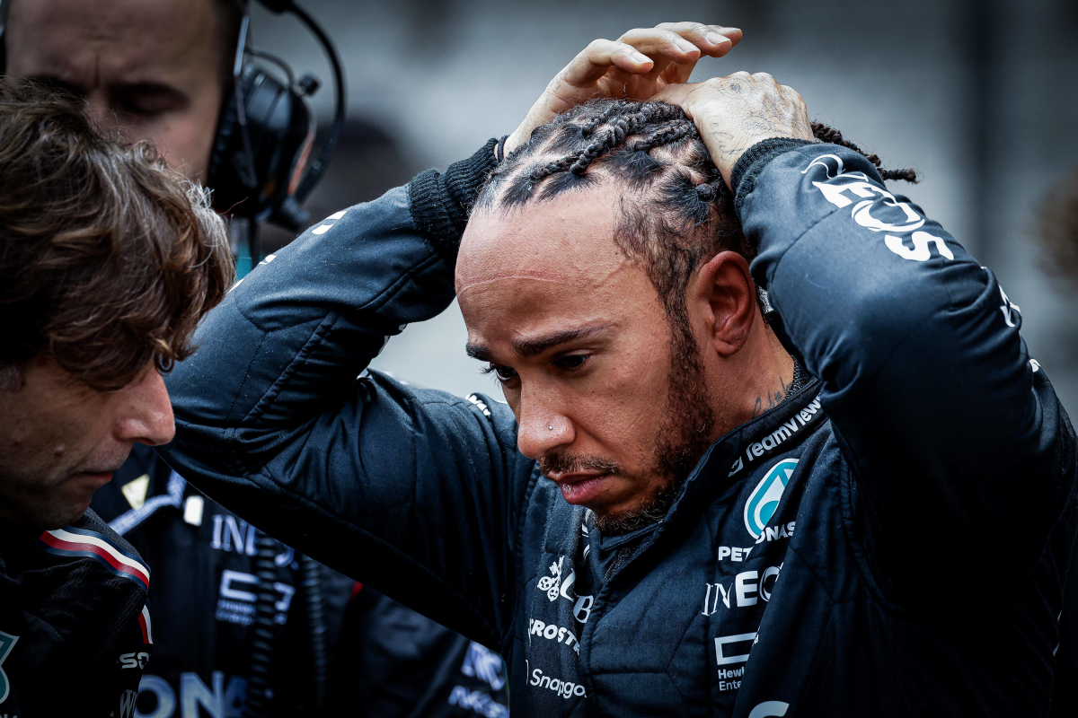 Hamilton heeft het niet naar zijn zin in W15 Mercedes: "Dan blijft hij maar huilen"