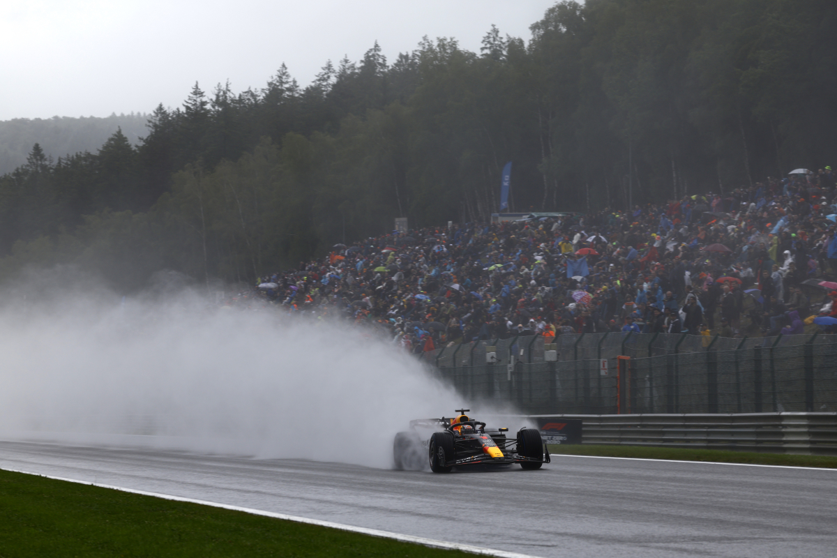 Piastri LEADS Belgian GP sprint as pit stops dominate opening lap