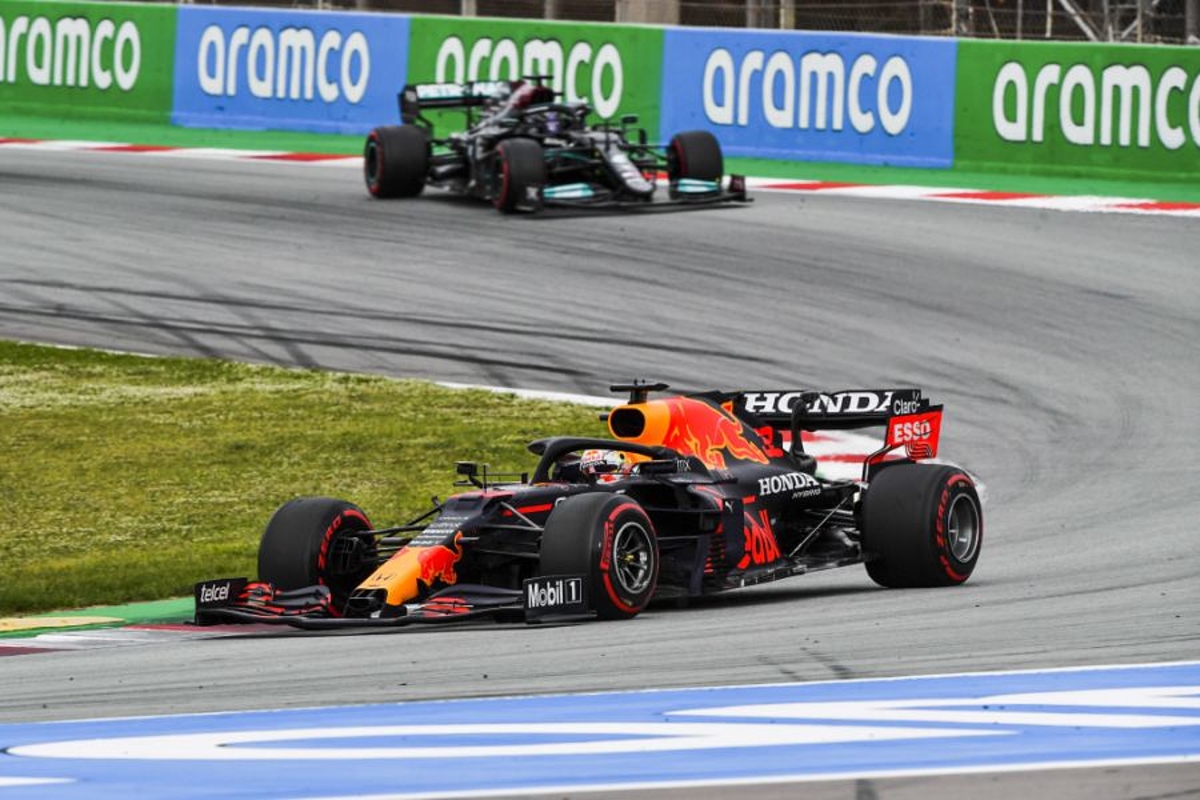 Grand Prix Spanje: Verstappen verkoopt zijn huid duur in gevecht met Hamilton
