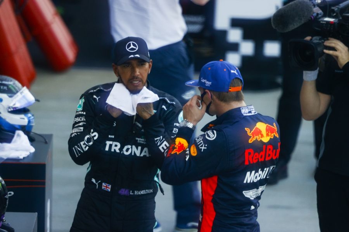 Onderonsje Verstappen en Hamilton: 'Moeten eigenlijk op Nordschlleife racen!'