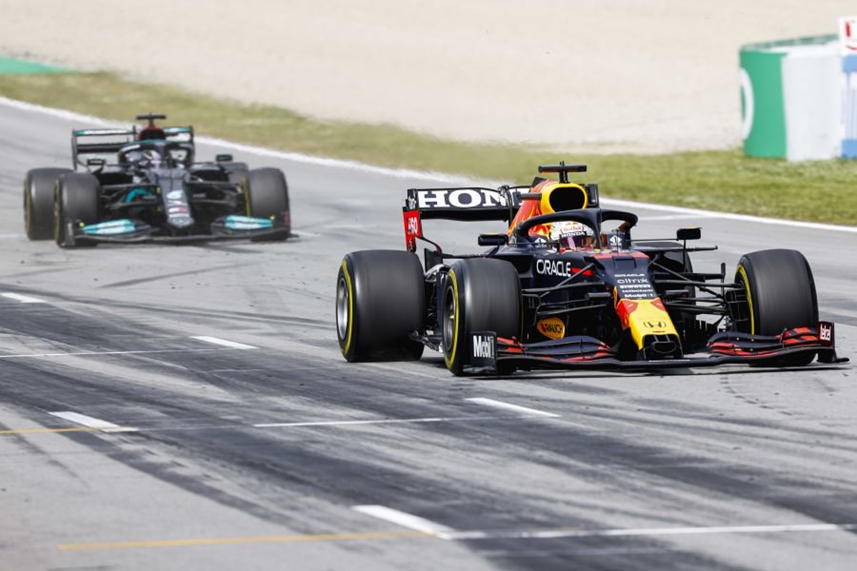 Hamilton 'hanging around in F1' threatens "more titanic battles" - Horner