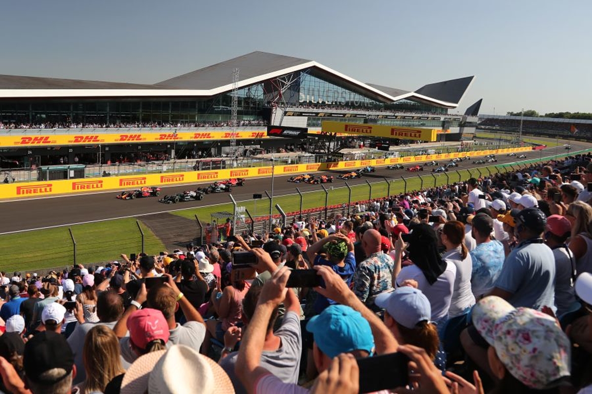 Dit is de WK-stand na de crash van Max Verstappen en Lewis Hamilton in Groot-Brittannië