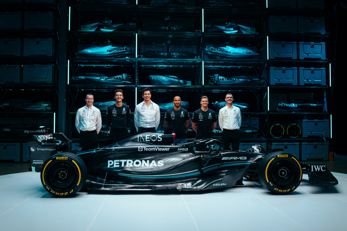 Mercedes onthult zwarte W14, Hamilton en Russell niet te spreken over FIA-verbod | GPFans Recap