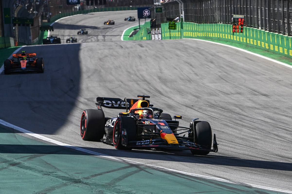 Verstappen slaat aanval Norris af in São Paulo op weg naar zeventiende overwinning