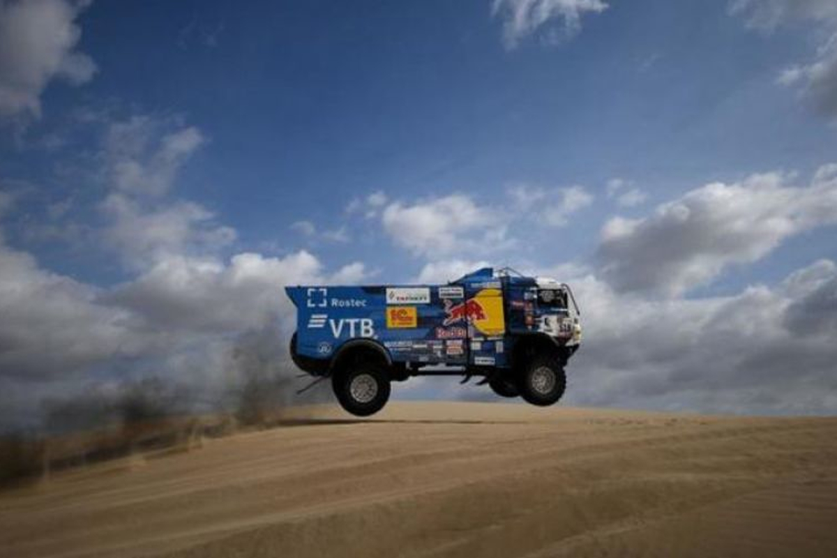 VIDEO: Dakar racer disqualified after hitting spectator with truck