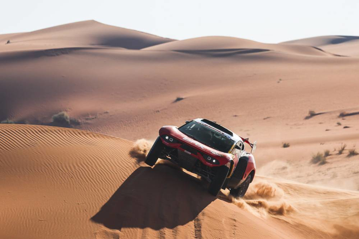 Dakar 2024: Loeb verslaat Audi's in 48-uursetappe, Van Kasteren en De Groot over de kop