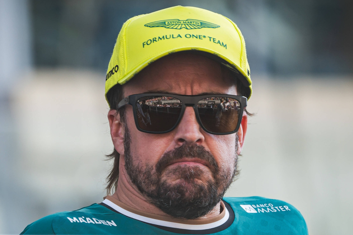 Alonso, RESIGNADO dentro de Aston Martin