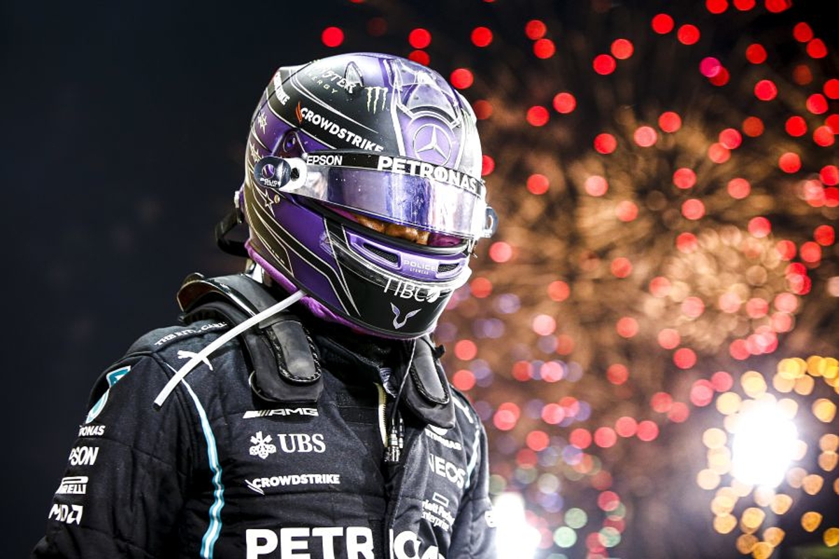 Hamilton snoert critici de mond met zege in Bahrein: "Hadden niet de snelste auto"