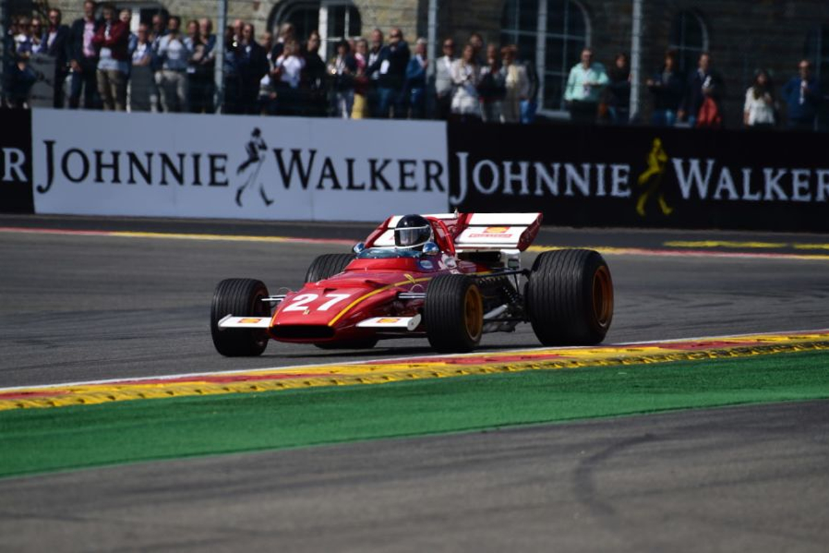 Hamilton uitgenodigd om ritje te maken in bijzondere F1-bolide Ferrari